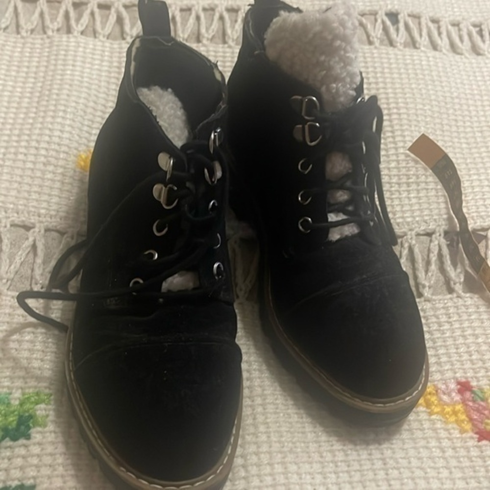Time true women boot shoes black semi-used